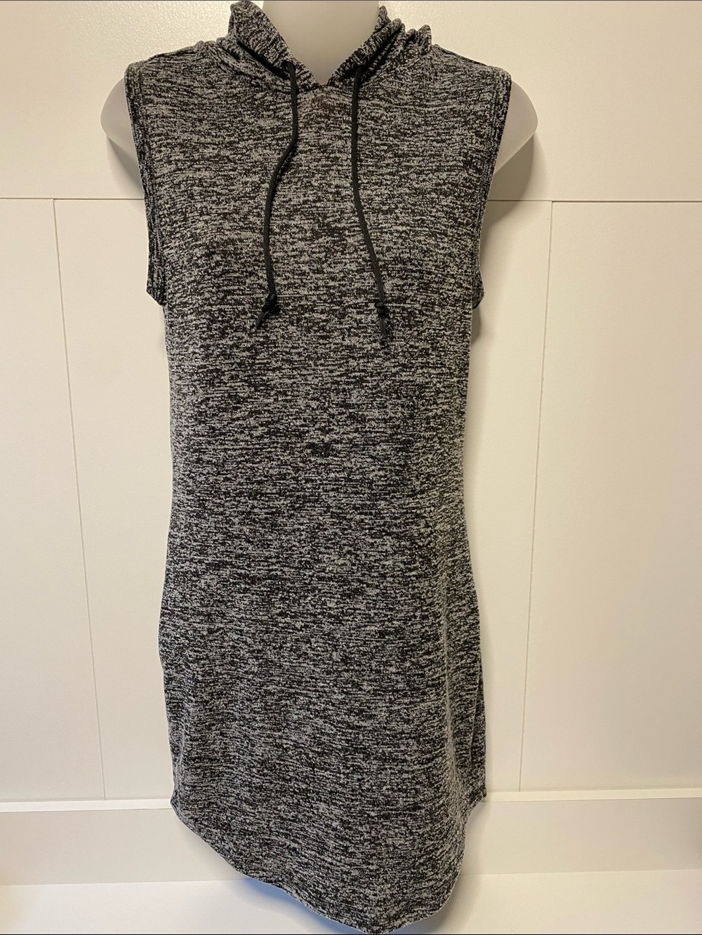 Ladies hooded sleeveless tunic
